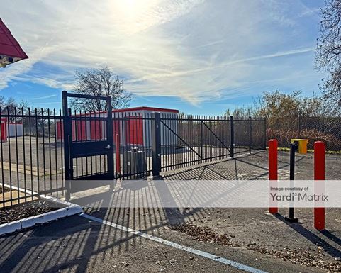 Source URL: https://cdnsc.rentcafe.com/dmslivecafe/3/1071747/1071747-1-4.jpg?width=-1&height=385&quality=80