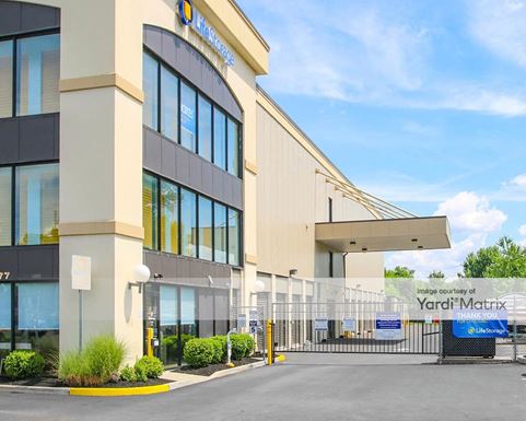 Source URL: https://cdnsc.rentcafe.com/dmslivecafe/3/1071892/1071892-1-3.jpg?width=-1&height=385&quality=80