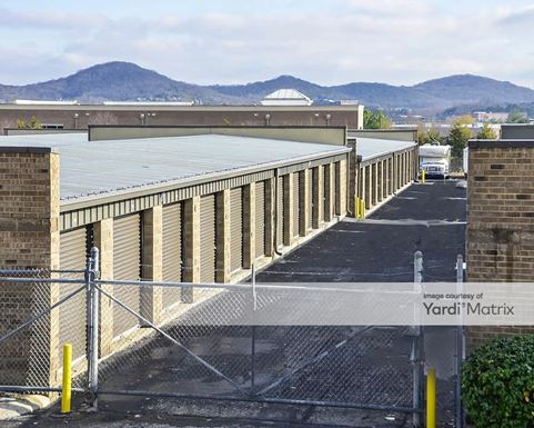 Source URL: https://cdnsc.rentcafe.com/dmslivecafe/3/1071983/1071983-1-3.jpg?width=-1&height=385&quality=80