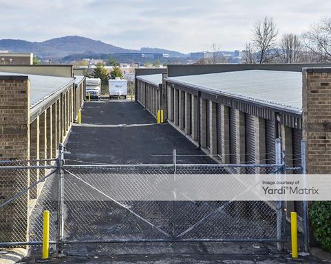 Source URL: https://cdnsc.rentcafe.com/dmslivecafe/3/1071983/1071983-1-4.jpg?width=-1&height=385&quality=80