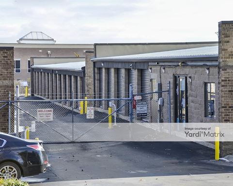 Source URL: https://cdnsc.rentcafe.com/dmslivecafe/3/1071983/1071983-1-5.jpg?width=-1&height=385&quality=80