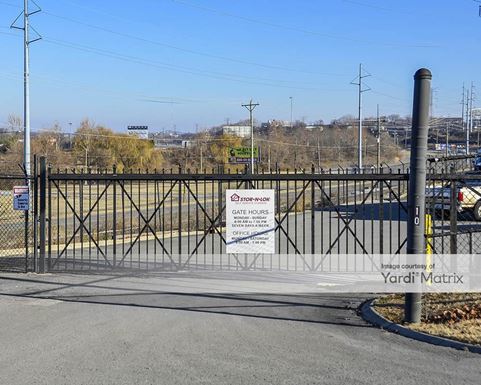 Source URL: https://cdnsc.rentcafe.com/dmslivecafe/3/1072147/1072147-1-4.jpg?width=-1&height=385&quality=80