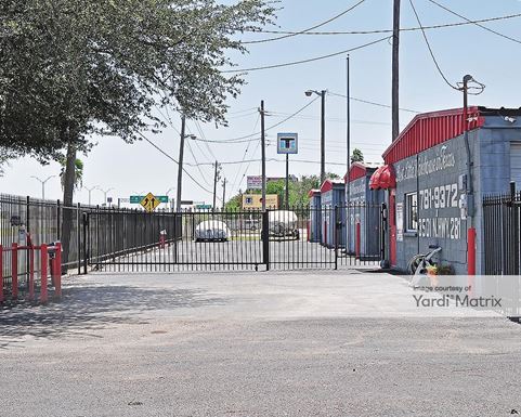 Source URL: https://cdnsc.rentcafe.com/dmslivecafe/3/1072363/1072363-1-4.jpg?width=-1&height=385&quality=80