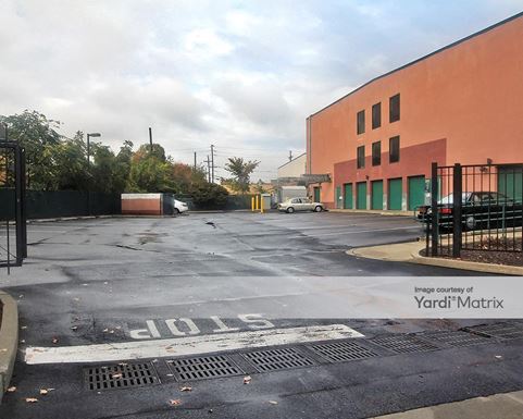 Source URL: https://cdnsc.rentcafe.com/dmslivecafe/3/1072603/1072603-1-4.jpg?width=-1&height=385&quality=80