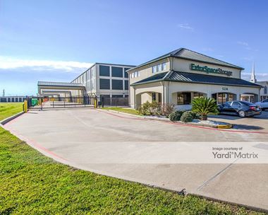 Storage Units for Rent available at 5236 East Fwy, Baytown, TX 77521