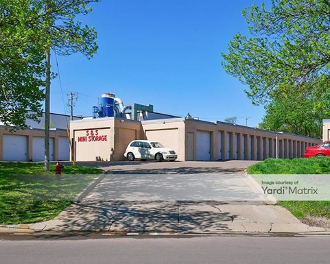 Source URL: https://cdnsc.rentcafe.com/dmslivecafe/3/1072838/1072838-1-2.jpg?width=-1&height=385&quality=80