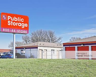 Storage Units for Rent available at 3777 Veterans Memorial Pkwy, St Charles, MO 63303