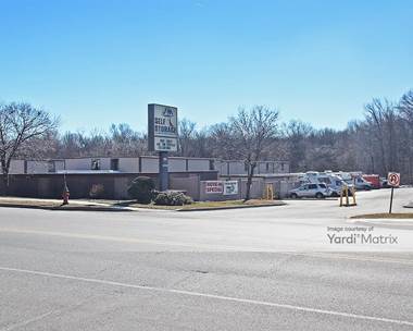 Storage Units for Rent available at 1939 Oak Tree Road, Edison, NJ 08820