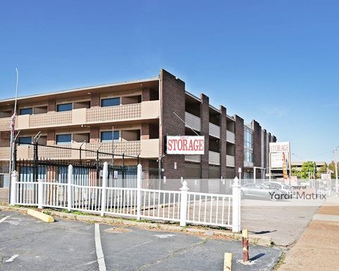 Source URL: https://cdnsc.rentcafe.com/dmslivecafe/3/1073305/1073305-1-4.jpg?width=-1&height=385&quality=80