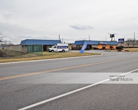 Source URL: https://cdnsc.rentcafe.com/dmslivecafe/3/1073352/1073352-1-2.jpg?width=-1&height=385&quality=80