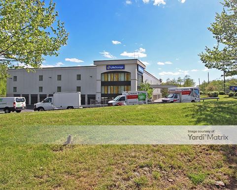 Source URL: https://cdnsc.rentcafe.com/dmslivecafe/3/1073359/1073359-1-5.jpg?width=-1&height=385&quality=80