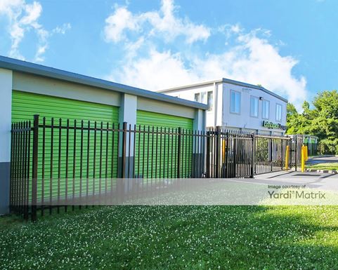 Source URL: https://cdnsc.rentcafe.com/dmslivecafe/3/1073567/1073567-1-6.jpg?width=-1&height=385&quality=80