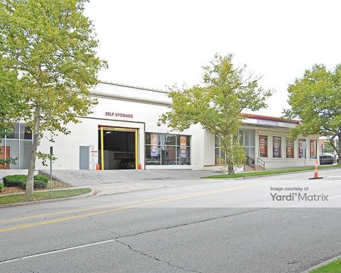 Source URL: https://cdnsc.rentcafe.com/dmslivecafe/3/1073592/1073592-1-5.jpg?width=-1&height=385&quality=80