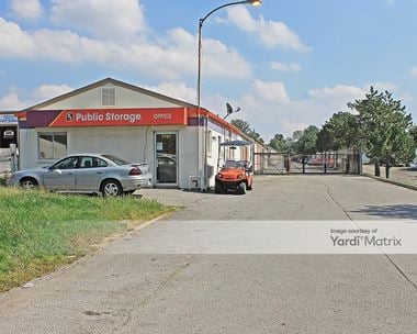 Storage Units for Rent available at 7707 North Oak Trfy, Gladstone, MO 64118