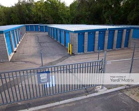 Source URL: https://cdnsc.rentcafe.com/dmslivecafe/3/1073938/1073938-1-5.jpg?width=-1&height=385&quality=80