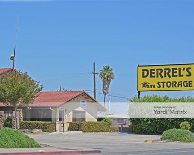 Storage Units for Rent available at 1385 North Maple Avenue, Fresno, CA 93703