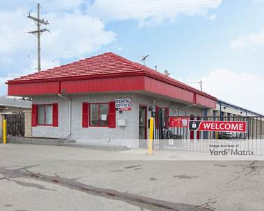 Storage Units for Rent available at 11960 Farmington Road, Livonia, MI 48150
