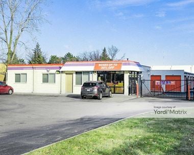 Storage Units for Rent available at 20950 Greenfield Road, Oak Park, MI 48237