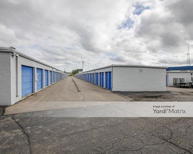 Storage Units for Rent available at 27203 Groesbeck Hwy, Warren, MI 48089