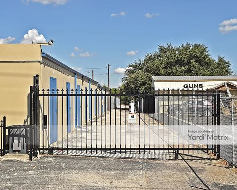 Source URL: https://cdnsc.rentcafe.com/dmslivecafe/3/1074409/1074409-1-4.jpg?width=-1&height=385&quality=80