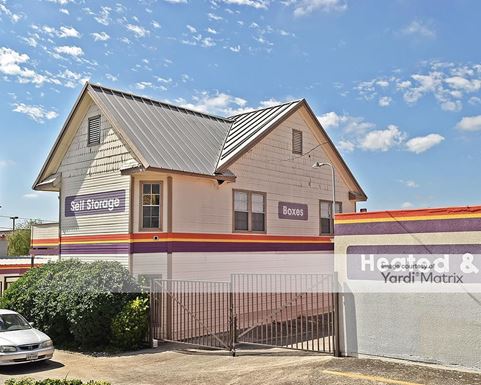 Source URL: https://cdnsc.rentcafe.com/dmslivecafe/3/1074415/1074415-1-4.jpg?width=-1&height=385&quality=80