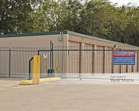 Source URL: https://cdnsc.rentcafe.com/dmslivecafe/3/1074423/1074423-1-4.jpg?width=-1&height=385&quality=80