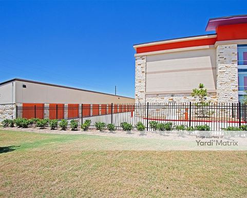 Source URL: https://cdnsc.rentcafe.com/dmslivecafe/3/1074920/1074920-1-5.jpg?width=-1&height=385&quality=80