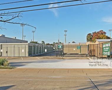 Storage Units for Rent available at 2213 West 34th, Houston, TX 77018