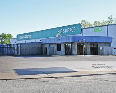 Storage Units for Rent available at 4961 Covington Way, Memphis, TN 38128