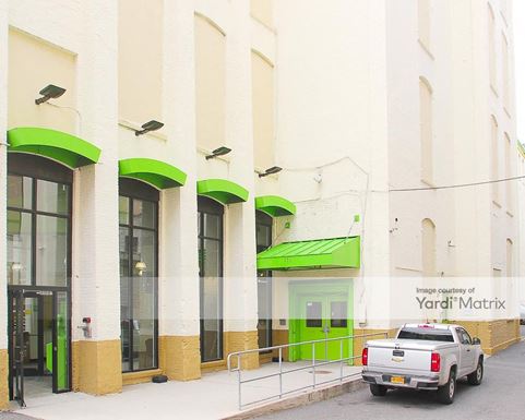 Source URL: https://cdnsc.rentcafe.com/dmslivecafe/3/1075752/1075752-1-2.jpg?width=-1&height=385&quality=80