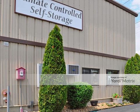 Source URL: https://cdnsc.rentcafe.com/dmslivecafe/3/1076095/1076095-1-5.jpg?width=-1&height=385&quality=80