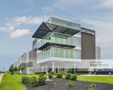 Storage Units for Rent available at 3200 Kirby Drive, Pearland, TX 77584