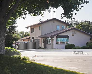 Storage Units for Rent available at 7467 North Cedar Avenue, Fresno, CA 93720
