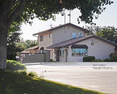 Storage Units for Rent available at 7467 North Cedar Avenue, Fresno, CA 93720