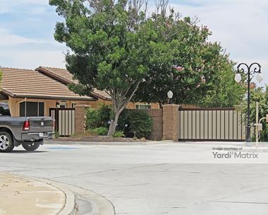 Storage Units for Rent available at 955 North Willow Avenue, Clovis, CA 93611