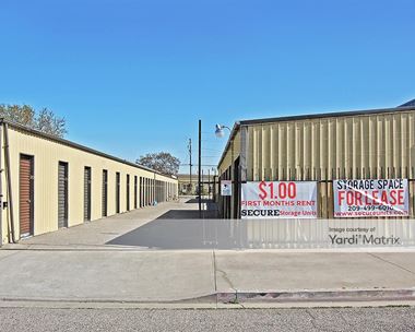 Storage Units for Rent available at 450 South 4th Avenue, Oakdale, CA 95361
