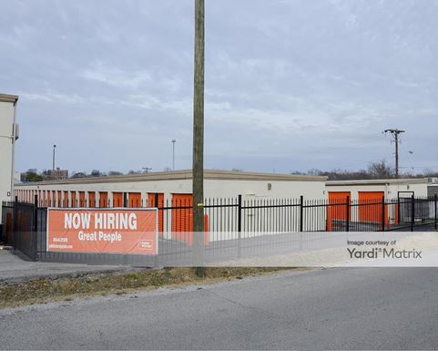 Source URL: https://cdnsc.rentcafe.com/dmslivecafe/3/1077770/1077770-1-6.jpg?width=-1&height=385&quality=80