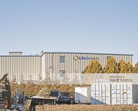 Source URL: https://cdnsc.rentcafe.com/dmslivecafe/3/1077799/1077799-1-6.jpg?width=-1&height=385&quality=80