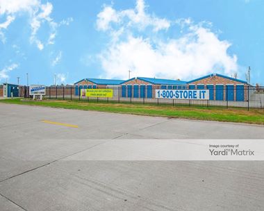 Storage Units for Rent available at 7708 Plummer Business Drive, Troy, IL 62294