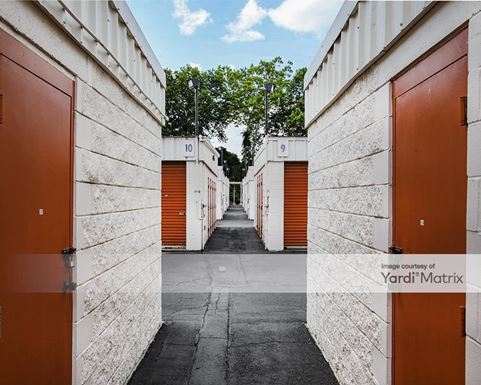 Source URL: https://cdnsc.rentcafe.com/dmslivecafe/3/1078517/1078517-1-4.jpg?width=-1&height=385&quality=80