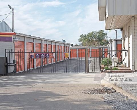 Source URL: https://cdnsc.rentcafe.com/dmslivecafe/3/1078587/1078587-1-2.jpg?width=-1&height=385&quality=80