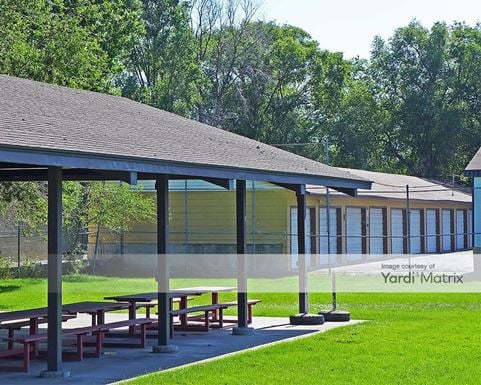 Source URL: https://cdnsc.rentcafe.com/dmslivecafe/3/1078648/1078648-1-4.jpg?width=-1&height=385&quality=80