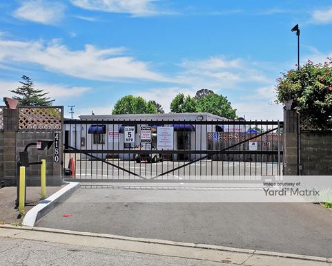 Source URL: https://cdnsc.rentcafe.com/dmslivecafe/3/1078833/1078833-1-4.jpg?width=-1&height=385&quality=80