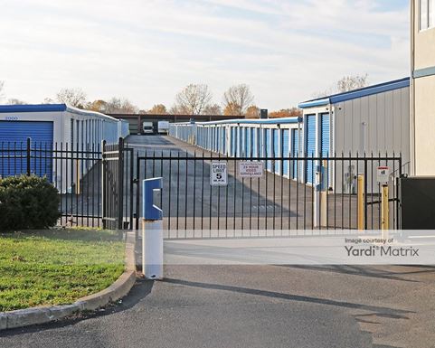 Source URL: https://cdnsc.rentcafe.com/dmslivecafe/3/1079135/1079135-1-4.jpg?width=-1&height=385&quality=80