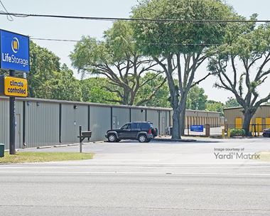 Storage Units for Rent available at 2807 West Michigan Avenue, Pensacola, FL 32526