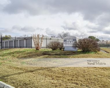 Storage Units for Rent available at 5911 Western Avenue, Knoxville, TN 37921