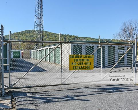 Source URL: https://cdnsc.rentcafe.com/dmslivecafe/3/1080796/1080796-1-3.jpg?width=-1&height=385&quality=80