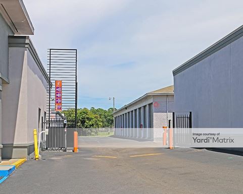 Source URL: https://cdnsc.rentcafe.com/dmslivecafe/3/1081990/1081990-1-4.jpg?width=-1&height=385&quality=80