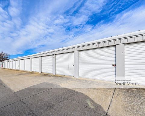 Source URL: https://cdnsc.rentcafe.com/dmslivecafe/3/1082399/1082399-1-5.jpg?width=-1&height=385&quality=80