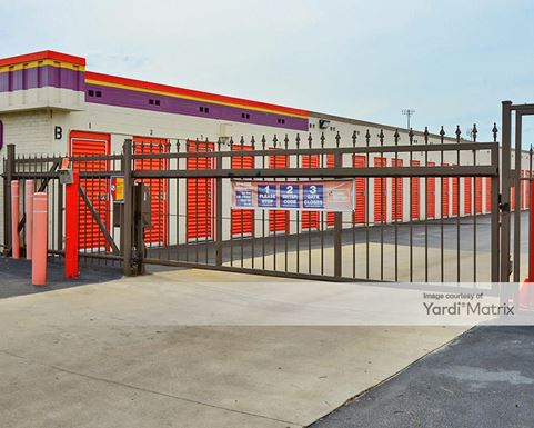 Source URL: https://cdnsc.rentcafe.com/dmslivecafe/3/1082551/1082551-1-4.jpg?width=-1&height=385&quality=80